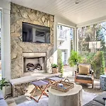 Stunning Home: Private Pool! *