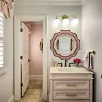 Stunning Home: Private Pool! Holiday home Charlotte
