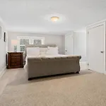 Cozy 4b Retreat Near Uptown King Beds Sleeps 12