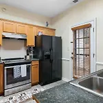 Cozy 4b 2 5b King Beds Jacuzzi Holiday home Charlotte