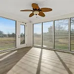 Holiday home Cozy 4b Retreat Near Uptown King Beds Sleeps 12