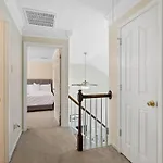 Cozy 4b 2 5b King Beds Jacuzzi Holiday home Charlotte
