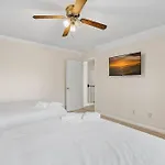 Cozy 4b 2 5b King Beds Jacuzzi Holiday home Charlotte