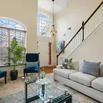 Holiday home Cozy 4b 2 5b King Beds Jacuzzi *