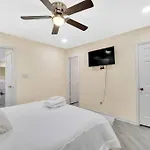 Holiday home Cozy 2 Bedroom Pineville-matthews Duplex Sleeps 8 *