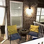 Luxury 1 Bedroom Apartment