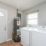 Apartment Roomy 3br 2 Bath Minutes To Uptown And Airport Ideal For Small Families *