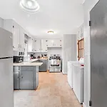 Spacious 2Br Duplex - Near Uptown Charlotte
