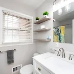 Roomy 3br 2 Bath Minutes To Uptown And Airport Ideal For Small Families * Charlotte