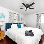 Roomy 3br 2 Bath Minutes To Uptown And Airport Ideal For Small Families Apartment *