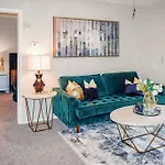 Deluxe 1Bd Apt With Balcony