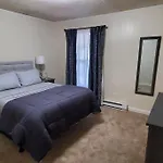 7, Sleep 6, Walk To Attractions In Uptown Apartment *