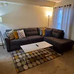 7, Sleep 6, Walk To Attractions In Uptown *
