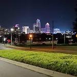 Apartment 7, Sleep 6, Walk To Attractions In Uptown Charlotte