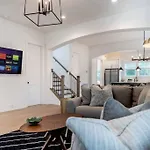 Gorgeous 3 Level Home Near Noda & Plaza Midwood