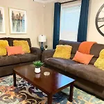 Cozy Escape ◉ King Sized Bed And Fast Wifi Awaits!