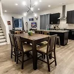 Modern 4 Bedroom House Next To Park!