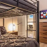 Modern 4 Bedroom House Next To Park!