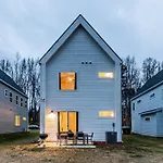 Modern 4 Bedroom House Next To Park!