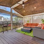 Modern With Yard 3 Mi To Uptown Charlotte! Holiday home Charlotte
