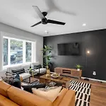 Holiday home 3 Mi To & Pet Friendly & Quiet Neighborhood