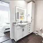 Luxury Uptown Wi-fi Gym Pool Shops Food! 228 Charlotte