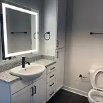 Luxury Uptown Wi-fi Gym Pool Shops Food! 228 Apartment *