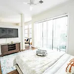 Luxury Uptown Wi-fi Gym Pool Shops Food! 228 Charlotte
