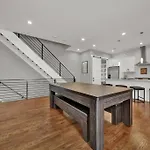 Views Rooftop Hot Tub & Short Walk To Stadium Villa *