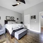 Holiday home Views - Walking Distance To Panthers Stadium *