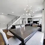 Holiday home Views - Walking Distance To Panthers Stadium *