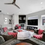Views - Walking Distance To Panthers Stadium Holiday home