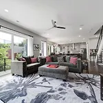 Holiday home Views - Walking Distance To Panthers Stadium Charlotte