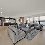 Holiday home Amazing Views Rooftop Patio, Gym And Game