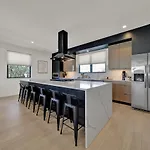 Amazing Views Rooftop Patio, Gym And Game Holiday home