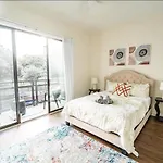 Luxury Uptown Wi-fi Gym Pool Shops Food! 228 Apartment