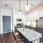 Apartment Luxury Uptown Wi-fi Gym Pool Shops Food! 228 *