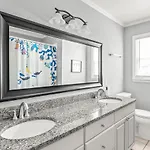 Charming, Cozy Close To Uptown, Airport & Whitewater Center Holiday home