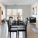 Apartment Luxurious & Comfy Downtown Oasis ~ Views ~ Parking