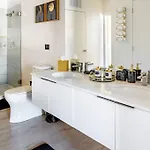 Luxurious & Comfy Downtown Oasis ~ Views ~ Parking * Charlotte