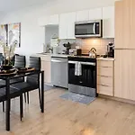 Luxurious & Comfy Downtown Oasis ~ Views ~ Parking Apartment