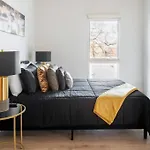 Luxurious & Comfy Downtown Oasis ~ Views ~ Parking Apartment Charlotte