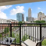 Spacious 4 Bed - 2 Mins To Stadium - Free Parking - Gym - Views