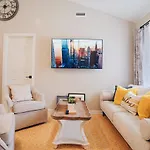 Retreat - 4 Bedroom Oasis With King & Private Yard Near Downtown Charlotte