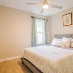 Retreat - 4 Bedroom Oasis With King & Private Yard Near Downtown *