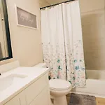 Holiday home Retreat - 4 Bedroom Oasis With King & Private Yard Near Downtown Charlotte