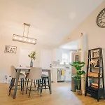 Retreat - 4 Bedroom Oasis With King & Private Yard Near Downtown * Charlotte