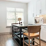 Modern Apartment In Prime Location Id3346