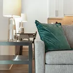 Modern Apartment In Prime Location Id2172