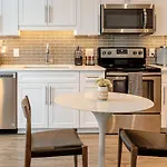 Modern Apartment In Prime Location Id3676